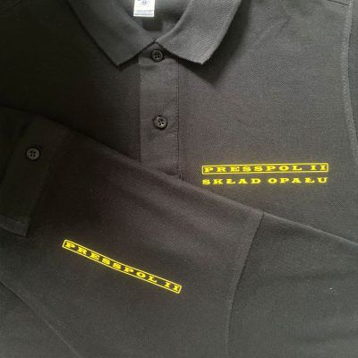 czarne koszulki polo z żółtym logiem